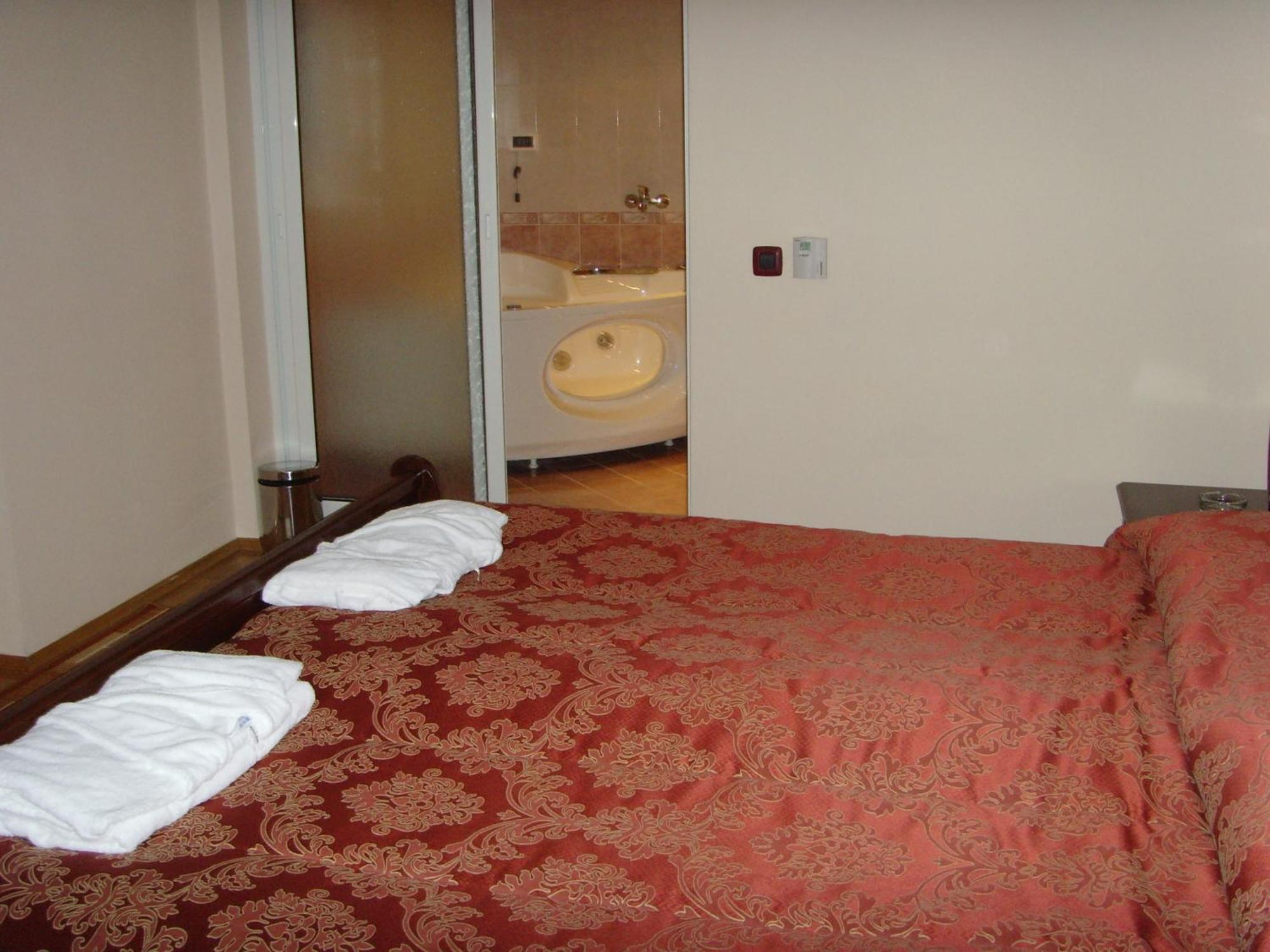 Meridian Hotel Bolyarski Veliko Tarnovo Ngoại thất bức ảnh